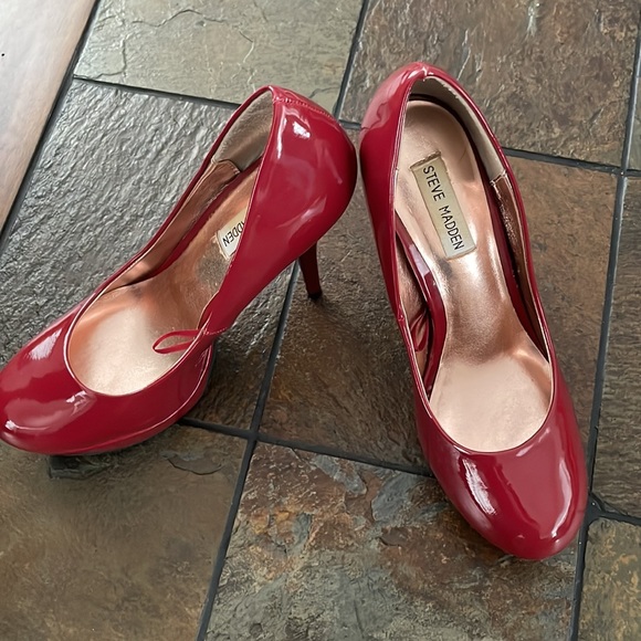 Steve Madden Dark Red P-Reta 4 inch stiletto heels- rose gold interior- size 8M - Picture 2 of 8